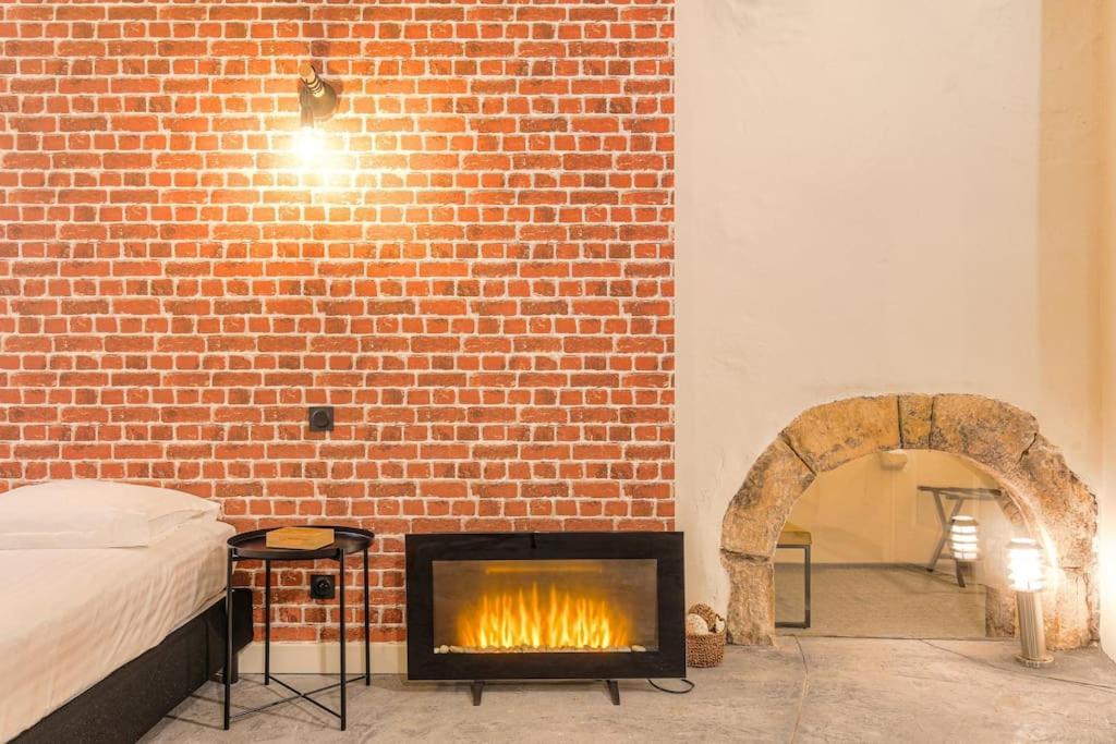 Industrial-Style Studio With Bathtub, Vieux-Lyon Exteriör bild